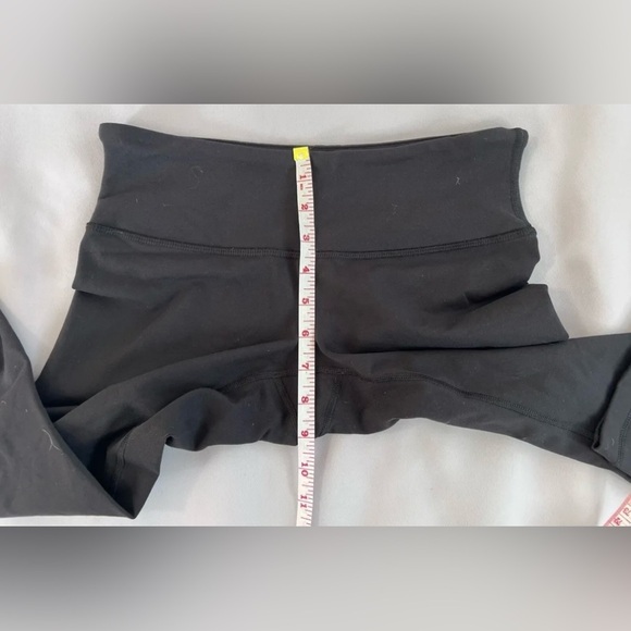 Womens Lululemon Crop Leggings Sz 6 Black High Rise Logo 22" Inseam‎ Yoga Pants - Picture 3 of 8